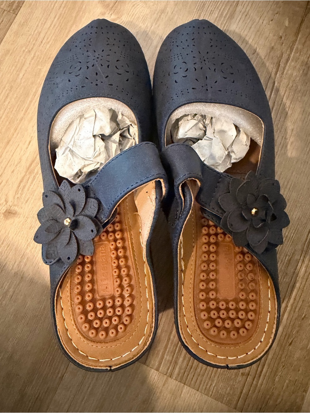 Alicegana Women’s Navy Leather Slip On Clog with Flower Size 39